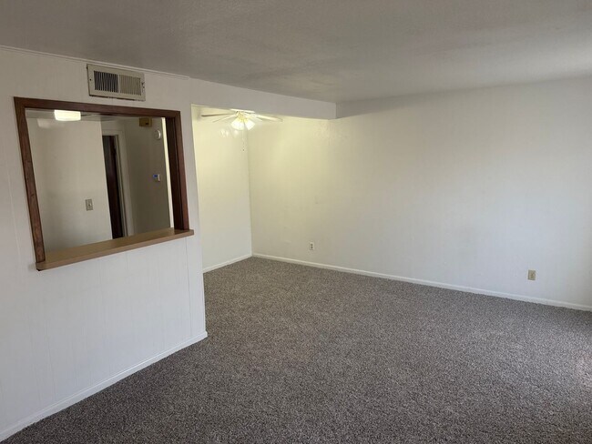 Foto del edificio - Spacious 1 bedroom! Hard to find!