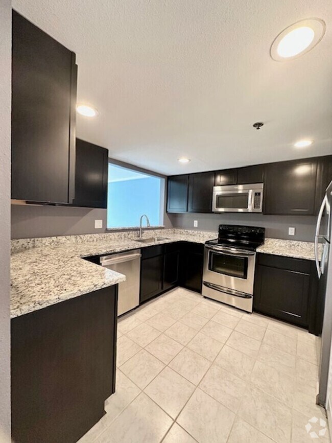 Building Photo - 15255 Sunwood Blvd