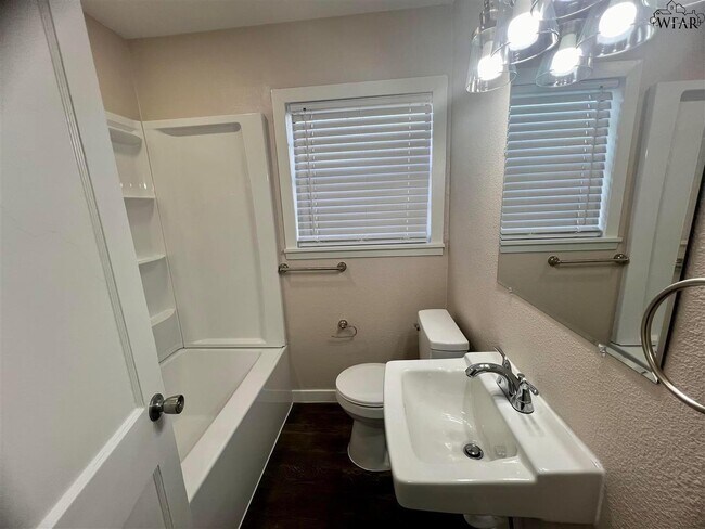 Foto del edificio - 4123 Faith Rd