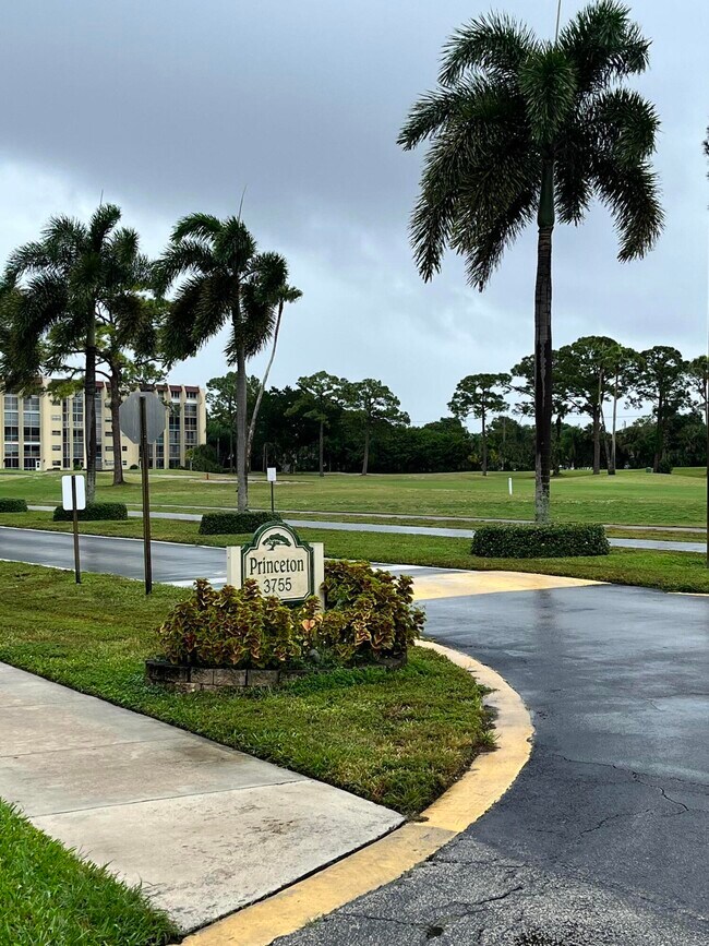 3755 Via Poinciana Unit 112, Lake Worth Beach, FL 33467 Condo for