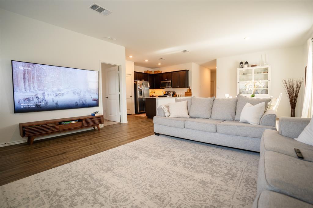 Foto principal - 208 Prairie Dog Town Dr