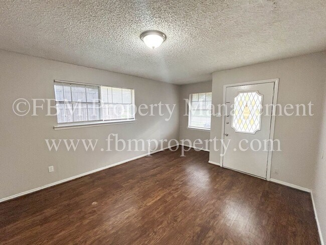 Foto del edificio - 1603 S Hall St