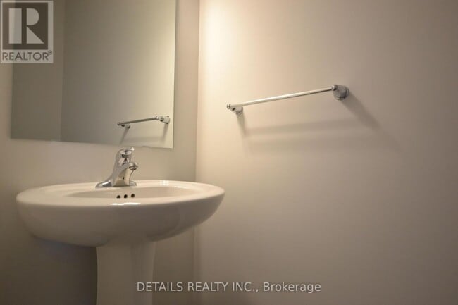 Building Photo - 285 Rue Labelle St