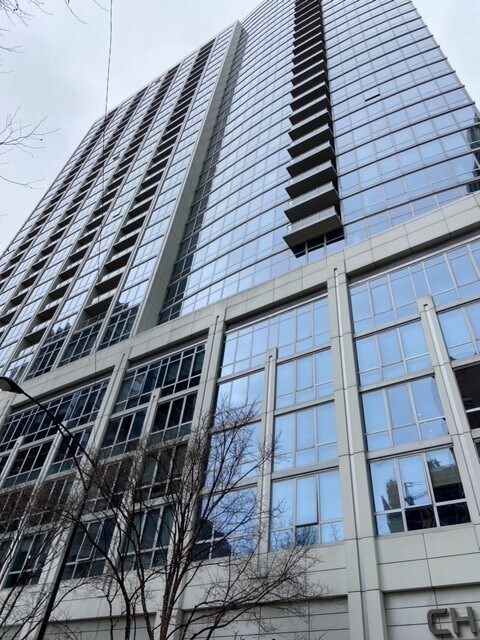 Building Photo - 2 W Delaware Pl