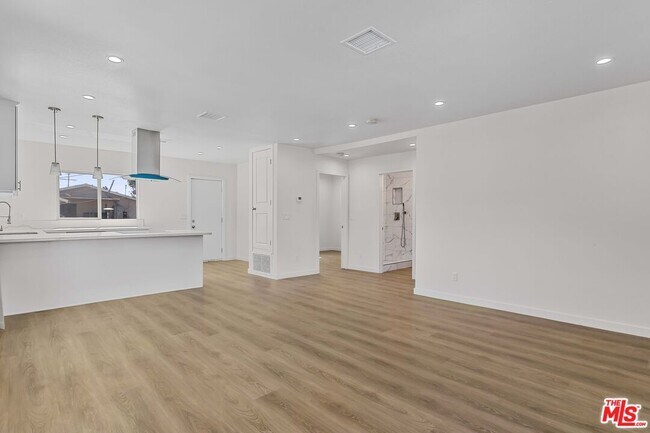 Foto del edificio - 1622 W 66th St