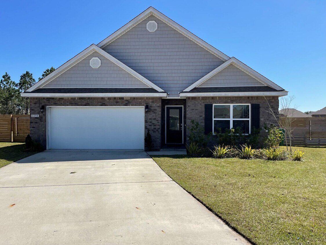 Foto principal - Beautiful 4-Bedroom, 2-Bath Home in Ocean ...