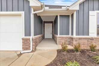 Building Photo - 3316 Mangrove Rd