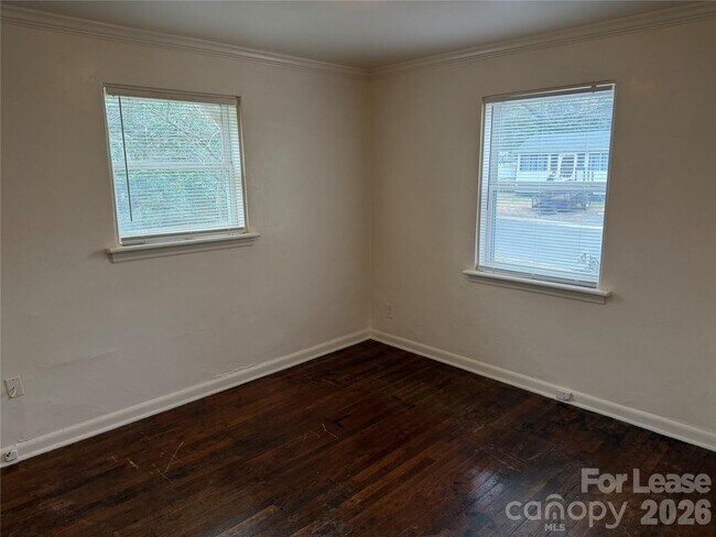 Foto del edificio - 2414 Wilson Ave