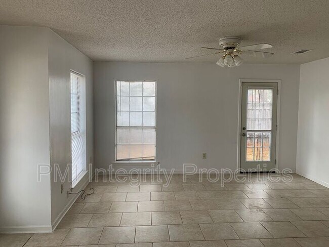 Building Photo - 1110 Barrington Dr