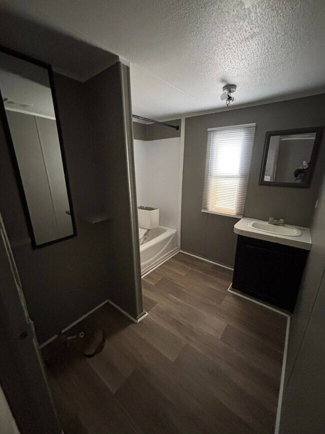 Building Photo - 114 Yarbro Rd