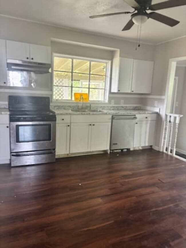 Foto del edificio - 5211 Robinson Rd