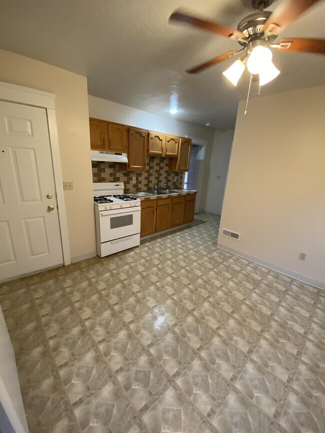 Building Photo - 2160 W 33rd St
