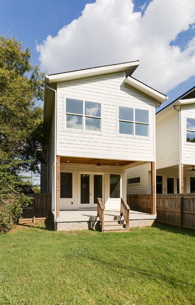 Foto del edificio - "Charming 4-Bedroom Nashville Oasis with E...
