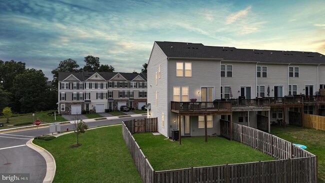 Building Photo - 121 Sequoia Dr