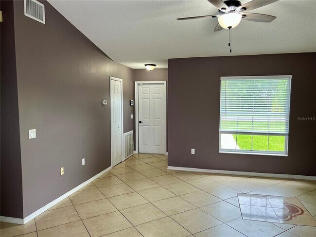 Building Photo - 418 Magpie Ct