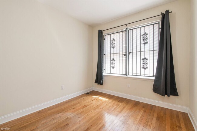 Foto del edificio - 3 br, 2 bath Duplex - 2008 N 18TH ST Unit 101