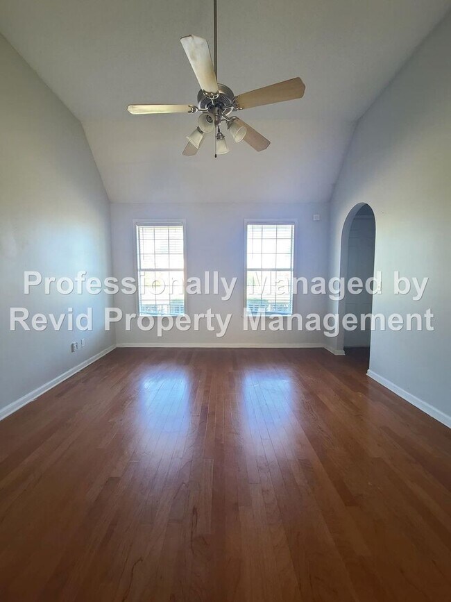 Foto del edificio - 9105 Chimneyrock Blvd.