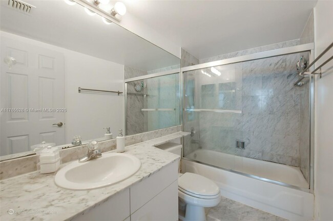 Building Photo - 800 Claughton Island Dr