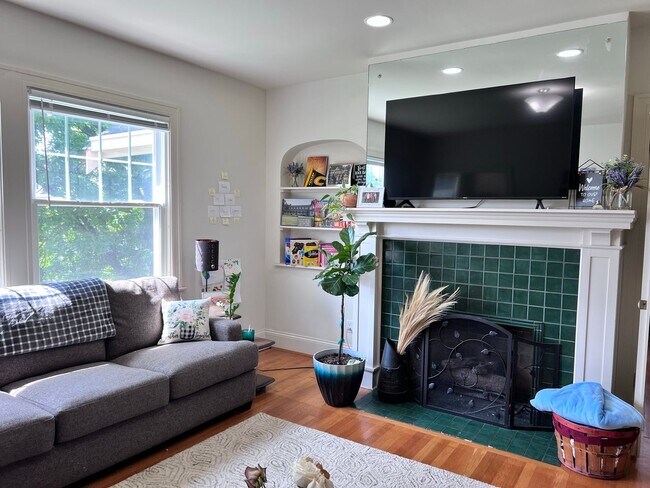 Building Photo - 3578 Burch