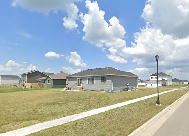 Building Photo - 5 Bed 3 Bath Single Family Home