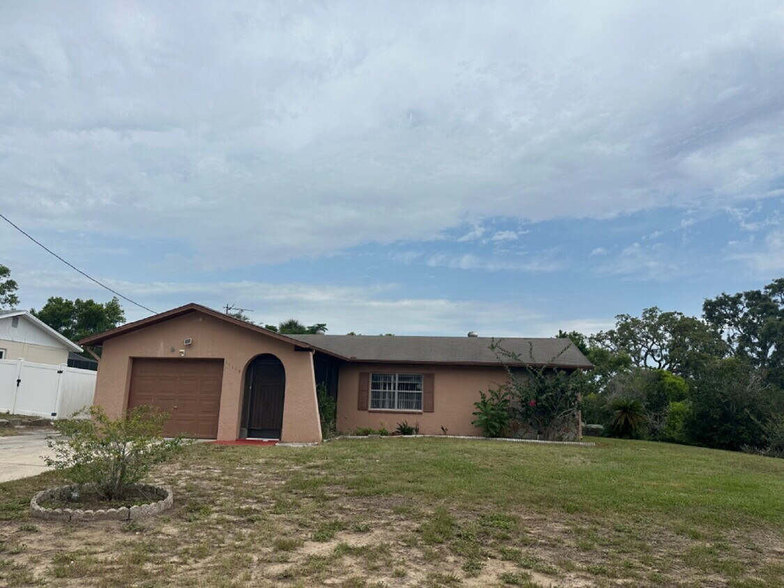 Foto principal - Cute 2 Bedroom, 2 Bathroom, 1 Car Garage H...