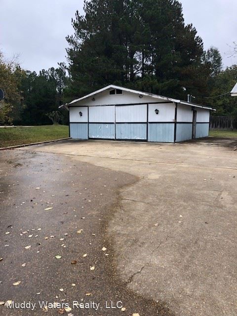 Building Photo - 3 br, 1 bath House - 238 West Rd