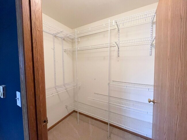 Building Photo - 501 Leah Ln