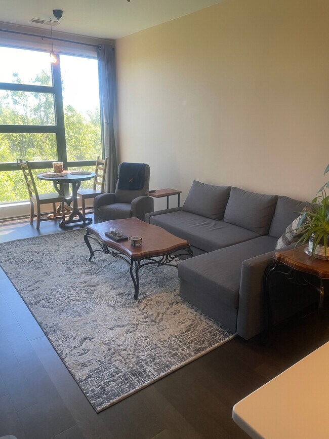 Foto del edificio - 525 E 6th St