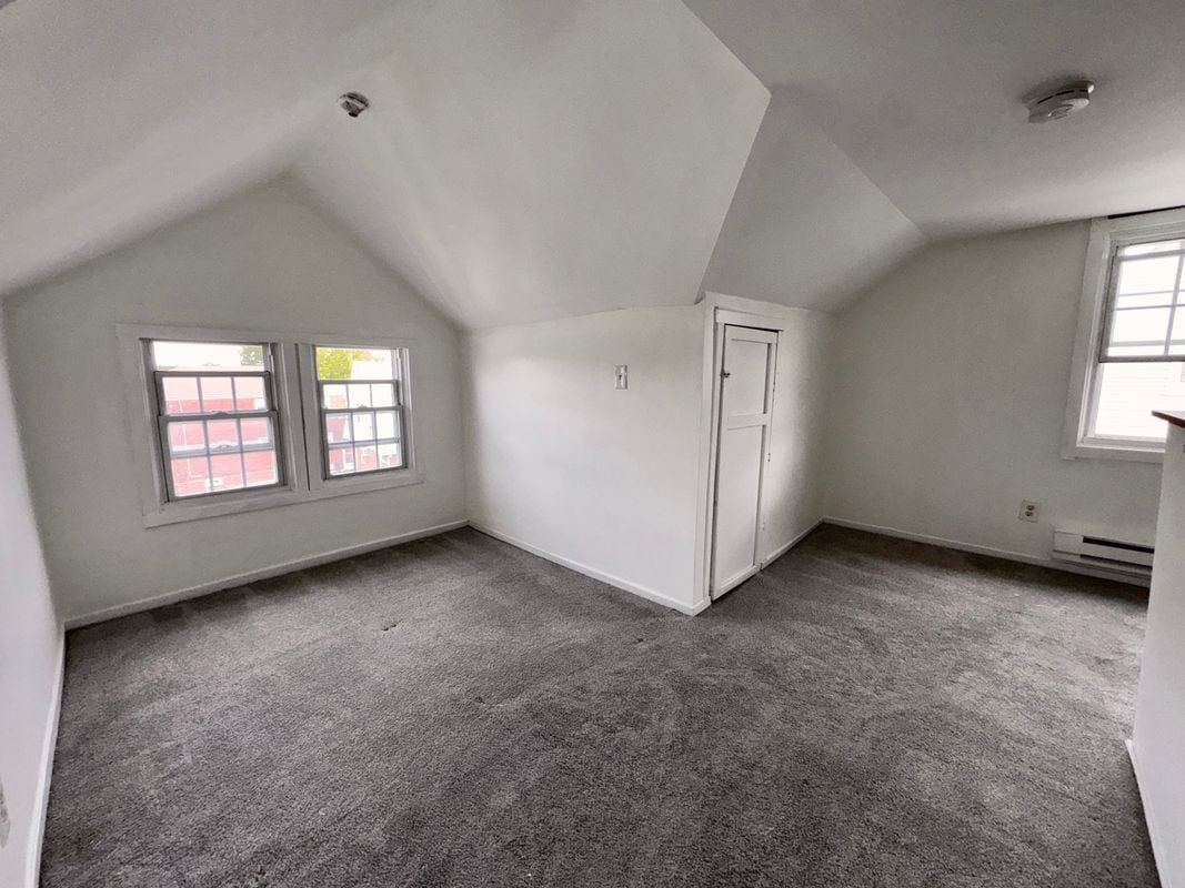 Building Photo - 160 Delafield Ave
