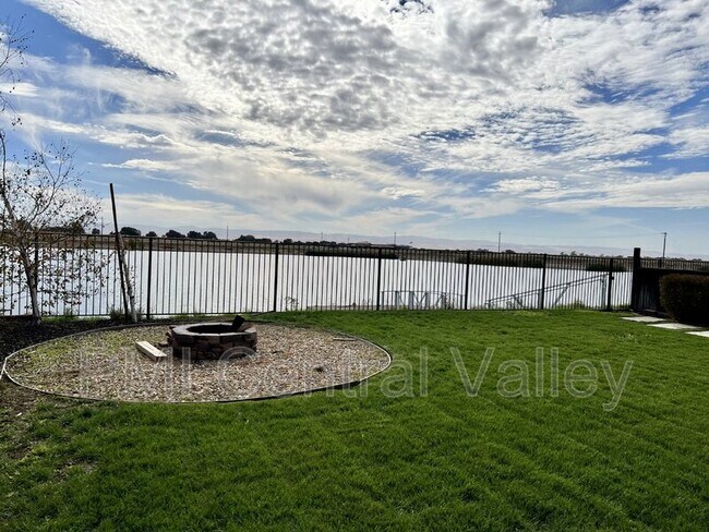 Building Photo - 1080 Mariners Dr