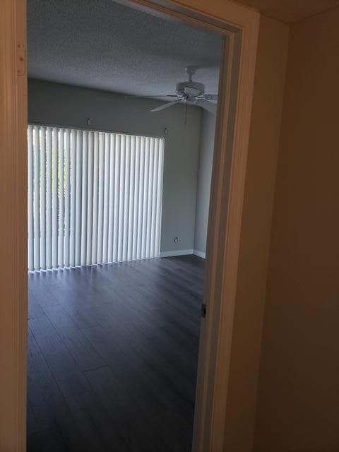 Building Photo - 3201 S Palm Aire Dr