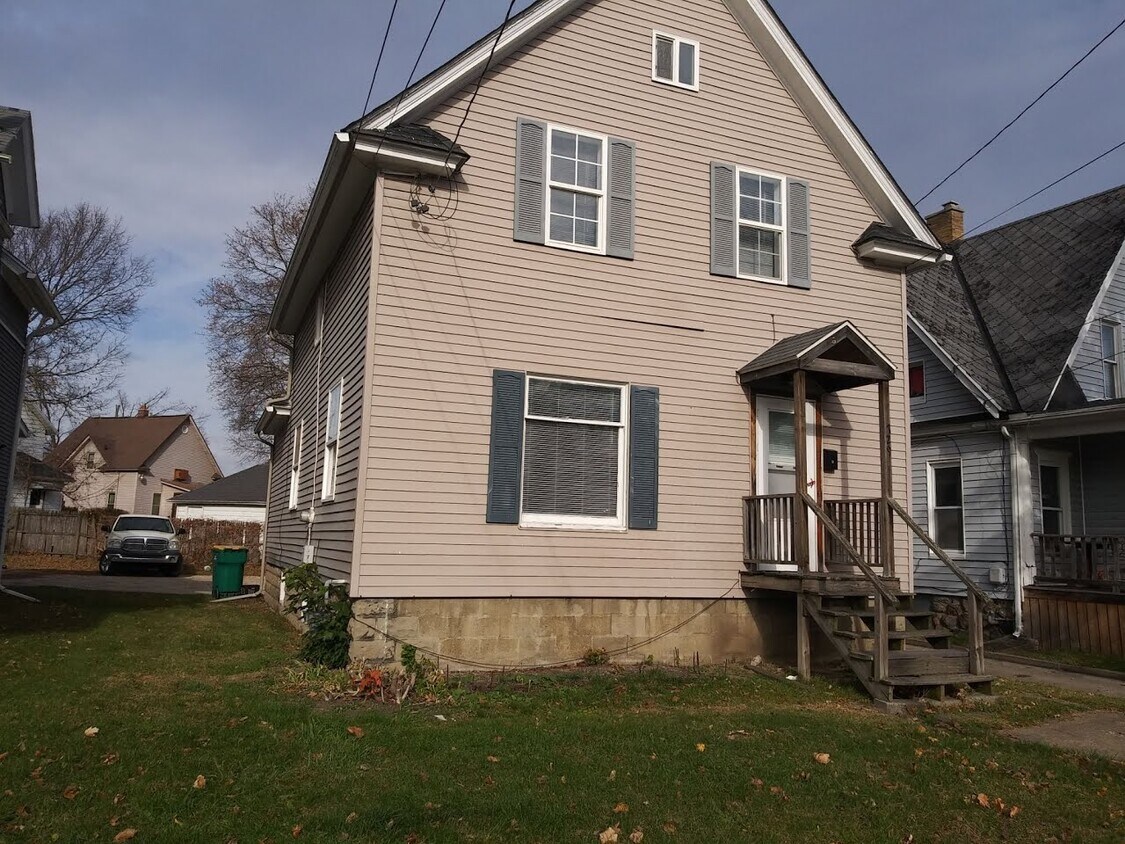Primary Photo - 729 Capital Ave NE