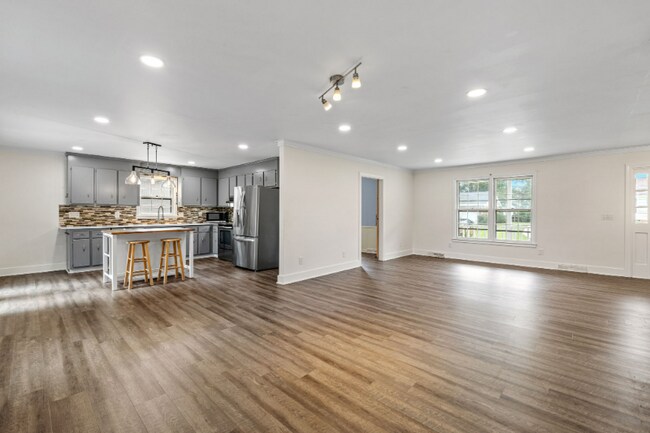 Building Photo - 111 Ticonderoga Dr