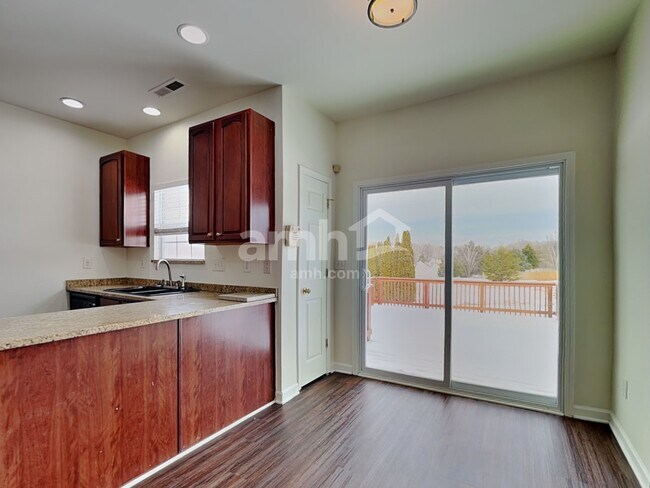 Foto del edificio - 547 Rockbridge Dr