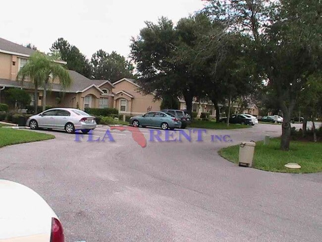 Building Photo - 3 BEDROOM / 2 BATH - 2 STORY TOWNHOUSE (SO...