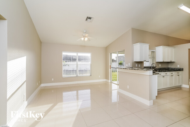 Foto del edificio - 4113 SW 8th Pl