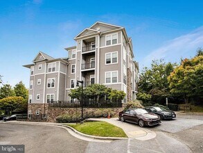 Building Photo - 1301 Karen Blvd