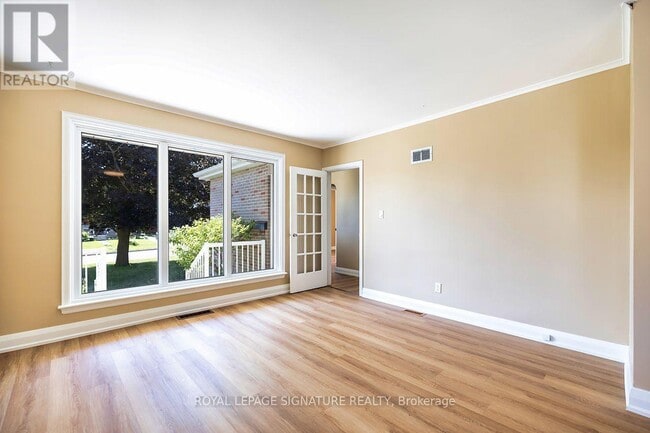 Building Photo - 812 Schneider Pl