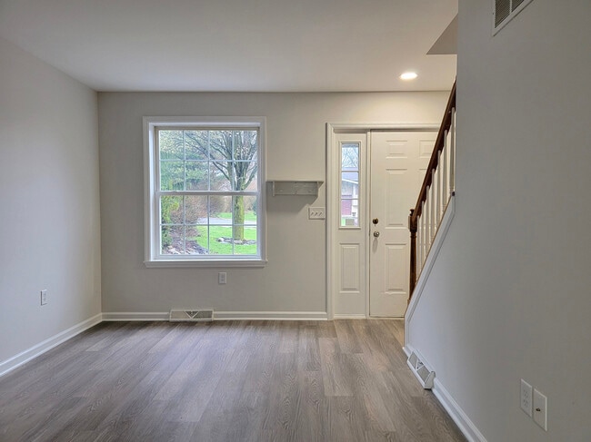 Building Photo - 336 Cardinal Ln