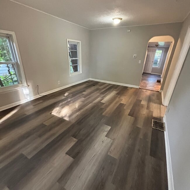 Building Photo - 411 S Hayford Ave