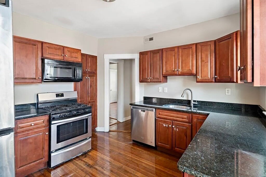 Primary Photo - 124 Armandine St
