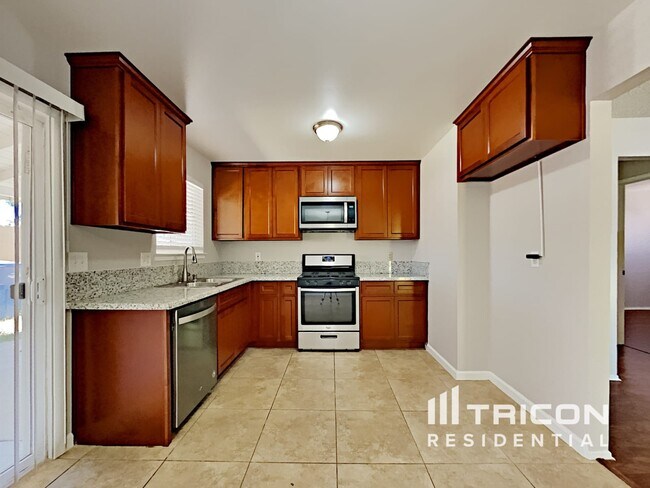 Foto del edificio - 7827 Charmette Way