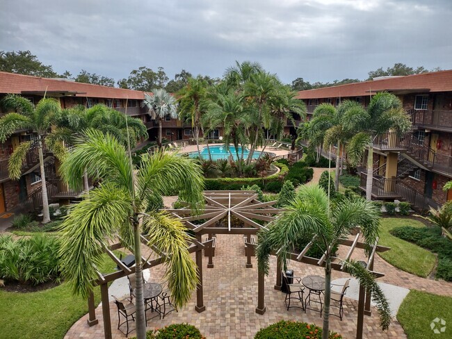 Courtyard - Veranda Flats