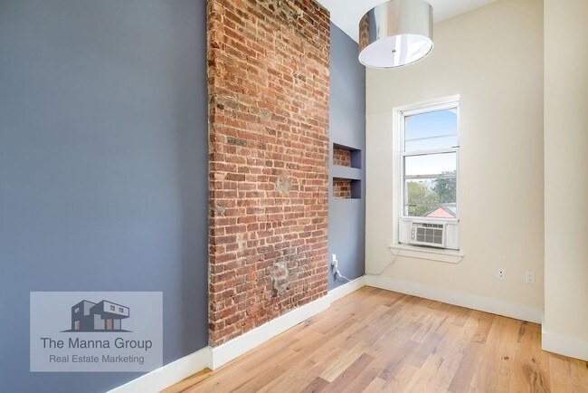 Building Photo - 404 Seneca Ave