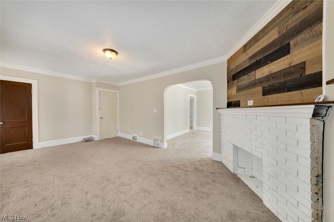 Building Photo - 1394 Larchmont Rd