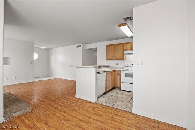 Foto del edificio - 2972 Juniper Hills Blvd