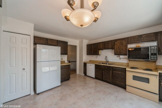 Foto del edificio - 361 Redbud Pl