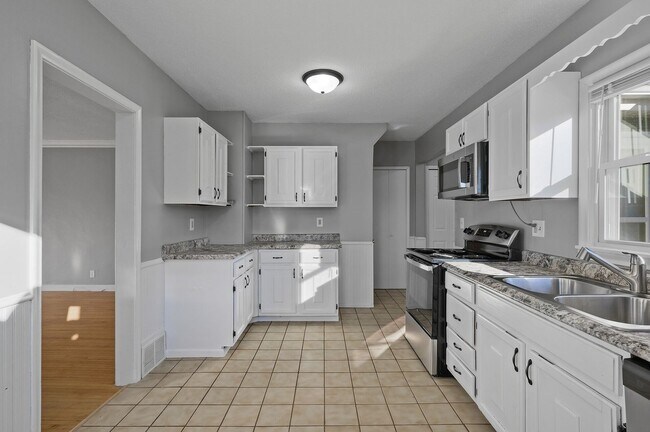 Building Photo - Beautiful 4BR/1Bath House in Arden Hills A...