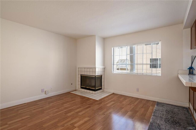 Foto del edificio - 2300 Maple Ave