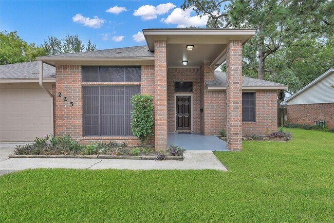 Building Photo - 225 Oak Hollow Dr